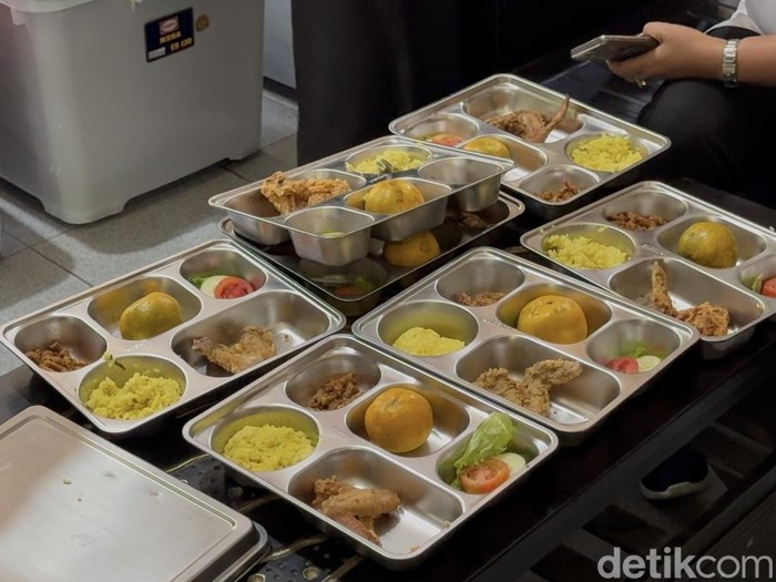 MBG di Rembang ditolak sekolah karena nasi berlendir.