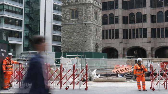 Site visitors view the tower of All Hallows Staining, a 700-year-old medieval church tower, which has been temporarily elevated 14 metres above ground level, as developers prepare to integrate it into the new office building project of 50 Fenchurch Street, in the City of London financial district, in London, Britain, September 23, 2025. REUTERS/Toby Melville     TPX IMAGES OF THE DAY