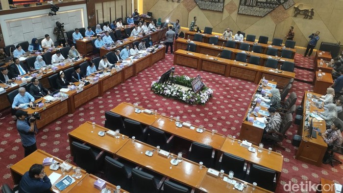 Menteri Kesehatan (Menkes), Budi Gunadi Sadikin saat rapat di DPR (Dwi/detikcom).