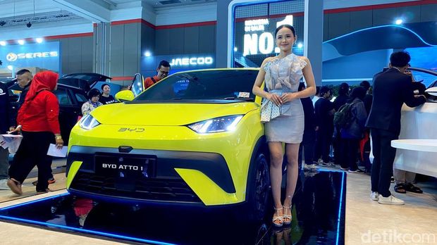 Mobil listrik yang dipamerkan di GIIAS 2025 Bandung.