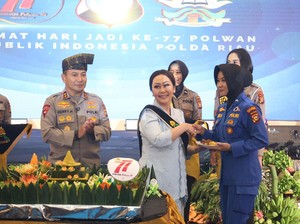 Momen HUT ke-77 Polwan dan Kampanye Rise and Speak di Polda Riau