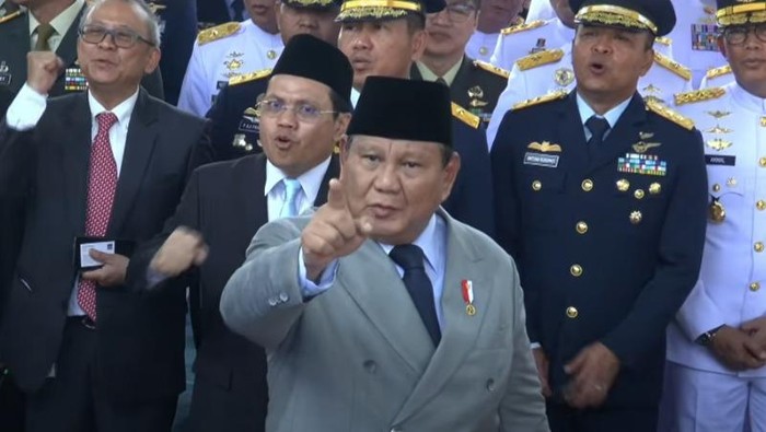 Momen Prabowo bak dirigen pimpin paduan suara (dok. YouTube Setpres)