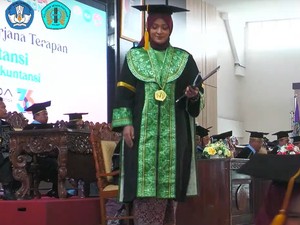 Momen Wisuda Selebgram Oca Fahira 5 Hari Sebelum Meninggal Kecelakaan