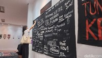 Pameran tersebut bertepatan dengan peringatan tiga tahun tragedi kanjuruhan yang jatuh pada 1 Oktober 2025.