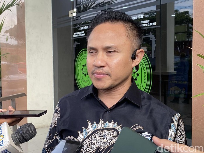 Pengacara keluarga dr Aulia Risma, Yulisman Alim, di Pengadilan Negeri (PN) Semarang, Rabu (1/10/2025).