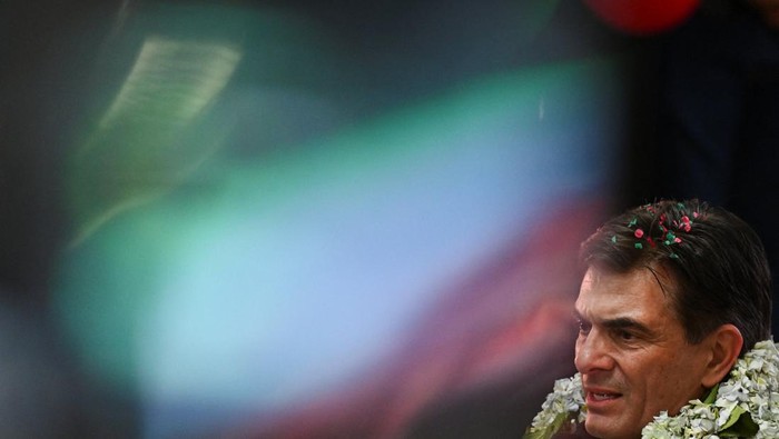 Kandidat dari Partai Demócrata Cristiano (PDC), Rodrigo Paz, meresmikan rumah kampanye barunya di El Alto, Bolivia, Selasa (30/9/2025). Peresmian ini dilakukan menjelang pemilihan putaran kedua sebagai langkah untuk memperkuat basis dukungan di salah satu kota terbesar dan paling berpengaruh di Bolivia. REUTERS/Claudia Morales