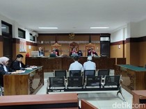 Penyiram Air Keras Ibu-Anak di Sukabumi Duduk di Kursi Pesakitan