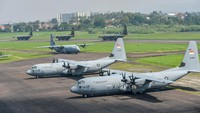 Sebanyak 29 unit pesawat angkut dari TNI AU, TNI AD dan TNI AL dipersiapkan untuk terbang formasi dalam rangka persiapan HUT ke-80 TNI pada 5 Oktober 2025. ANTARA FOTO/Raisan Al Farisi