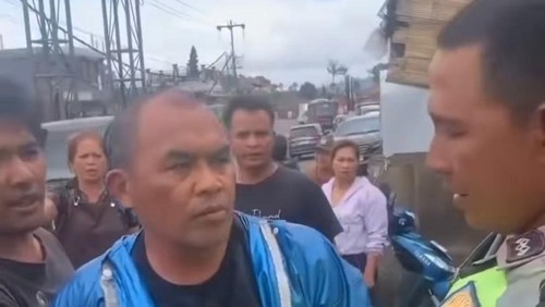 Tangkapan layar medsos aksi jambret pada Selasa (30/9/2025) sekitar pukul 13.00 Wita di Jalan Banjar Giri Loka, Desa Pancasari, Sukasada.