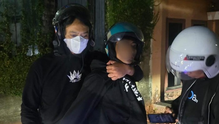 Polisi menangkap pria berinisial SWS (17) yang melakukan pemerkosaan terhadap wanita berusia 15 tahun di Kota Makassar.