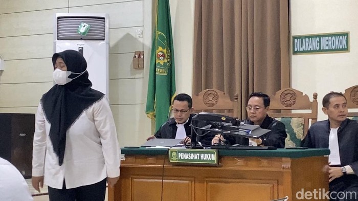 Terdakwa Sri Maryani di pengadilan Negeri (PN) Semarang, Kecamatan Semarang Selatan, Kota Semarang, Rabu (1/10/2025).