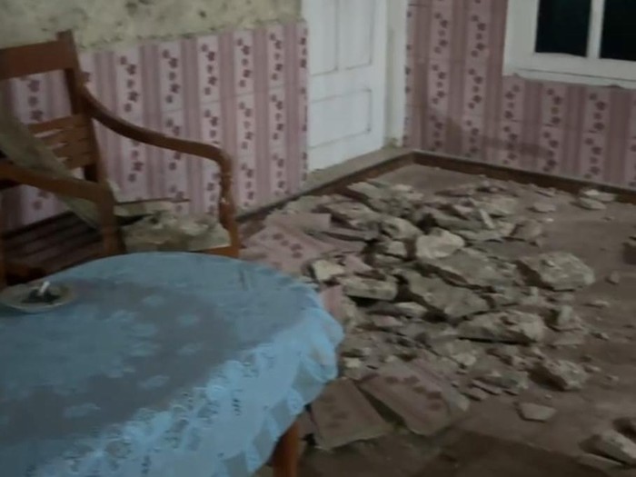 Puing dinding rumah warga yang roboh akibat gempa di Sumenep (dok.BNPB)