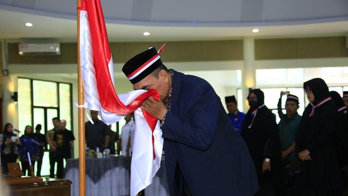 Puluhan eks jemaah NII Faksi MYT berbaiat dan ikrar setia ke NKRI di momen Hari Kesaktian Pancasila.