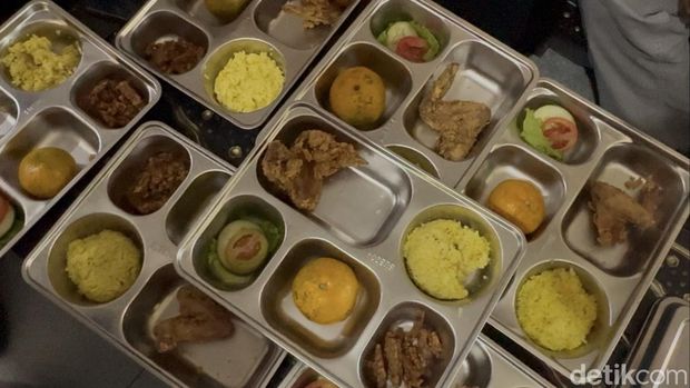 Ratusan menu MBG di Rembang ditolak pihak sekolahan lantaran nasi berair, Rabu (1/10/2025).