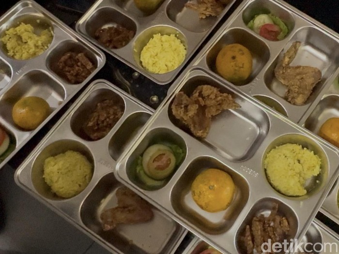 Ratusan menu MBG di Rembang ditolak pihak sekolahan lantaran nasi berair, Rabu (1/10/2025).