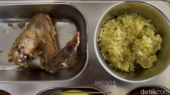 Ratusan menu MBG di Rembang ditolak pihak sekolahan lantaran nasi berair, Rabu (1/10/2025).