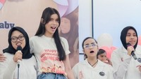Sabrina Chairunnisa juga memiliki yayasan yang dibangunnya untuk menyalurkan beasiswa tersebut. Yayasan tersebut diberi nama Scholarship Sabrina Chairunnisa. Foto: dok instagram Sabrina Chairunnisa