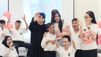 Itu biaya dari gue semua, pendapatan pekerjaan, gue sisihkan untuk itu. Gak ada dari siapa-siapa, jelasnya. Foto: dok instagram Sabrina Chairunnisa