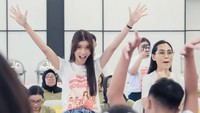 Saat ini jumlah anak-anak disabilitas yang diberikan beasiswa sebanyak 90 orang. Foto: dok instagram Sabrina Chairunnisa