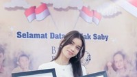 Istri Deddy Corbuzier, Sabrina Chairunnisa, membuka alasan menyekolahkan anak disabilitas. Foto: dok instagram Sabrina Chairunnisa
