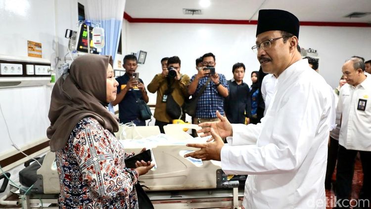 Momen Gus Ipul Jenguk Haical di Rumah Sakit usai Dievakuasi