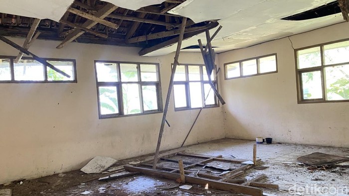 Salah satu ruang kelas rusak di Kabupaten Sukabumi.