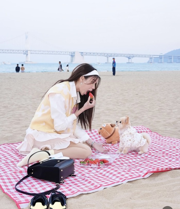 Selama di Korea, Sabrina Chairunnisa Sering Ngopi dan Cicip Dessert