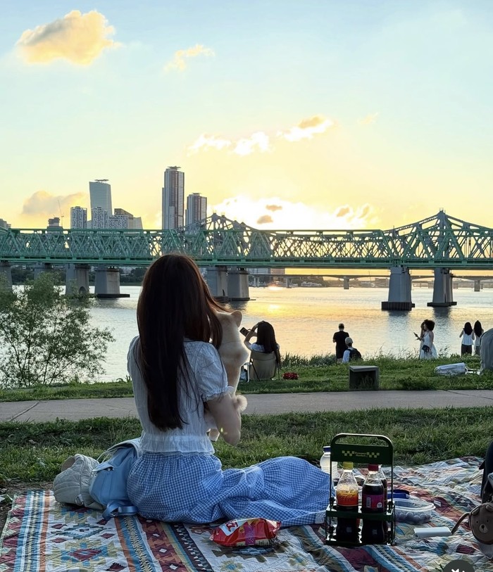 Selama di Korea, Sabrina Chairunnisa Sering Ngopi dan Cicip Dessert