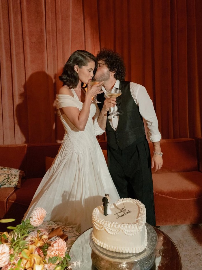 Selena Gomez resmi menikah dengan Benny Blanco.