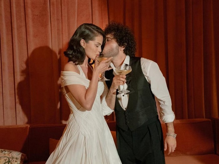 Selena Gomez resmi menikah dengan Benny Blanco.