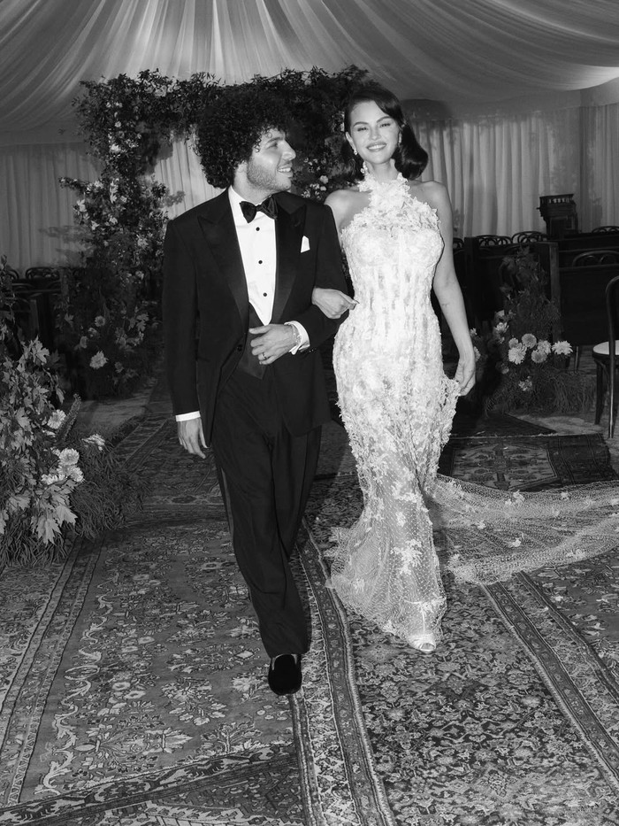 Selena Gomez resmi menikah dengan Benny Blanco.