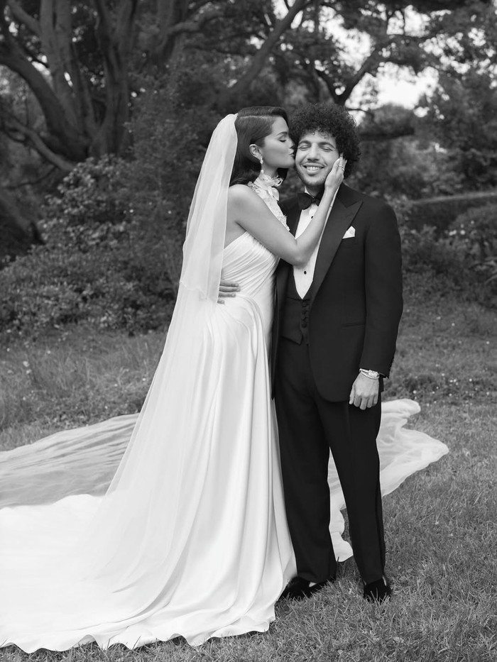 Selena Gomez resmi menikah dengan Benny Blanco.