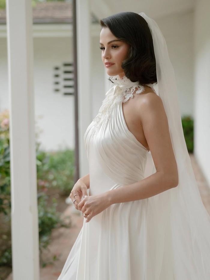 Selena Gomez resmi menikah dengan Benny Blanco.