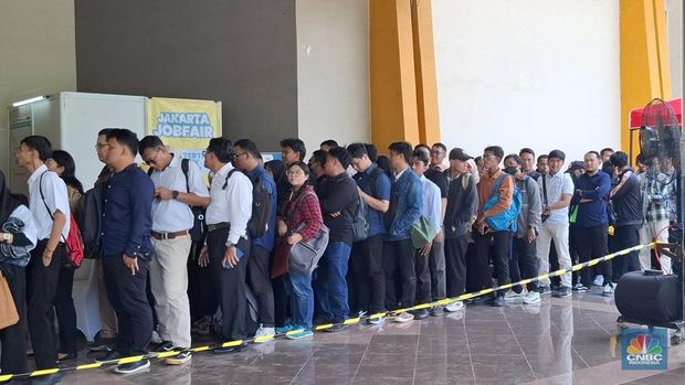 Suku Dinas Tenaga Kerja, Transmigrasi, dan Energi Jakarta Pusat menggelar Jakarta Job Fair bertajuk Jakarta Job Fest 2025 di Gedung Pertemuan Pertamina, Jakarta, Rabu (1/10/2025). (CNBC Indonesia/Chandra Dwi Pranata)