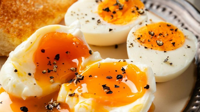 Cara Membuat Telur Setengah Matang dan Manfaatnya, Perlu Dimasak Berapa Menit?