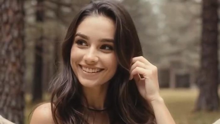 Tilly Norwood, aktris AI (Artificial Intelligence) yang diperkenalkan sebagai bintang Hollywood.