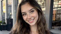 Potret Tilly Norwood Aktris AI Hollywood Kontroversial