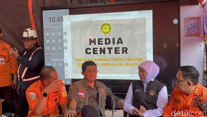 Update pencarian korban santri terjebak reruntuhan musala Ponpes di Sidoarjo