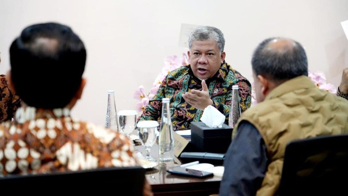 Wamen PKP Fahri Hamzah dalam pertemuan dengan Menteri Koordinator Bidang Pemberdayaan Masyarakat, Abdul Muhaimin Iskandar, di Jakarta, Selasa (30/9).