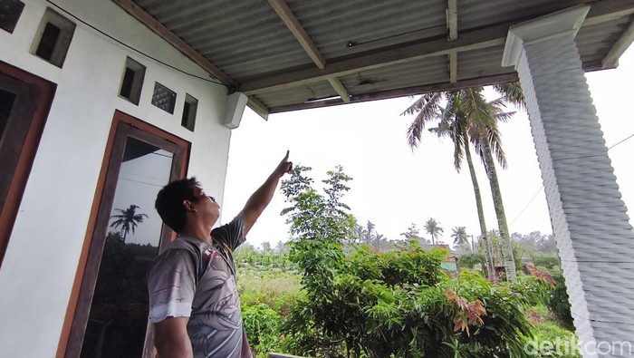 Warga Kulon Progo mengeluhkan efek jet blast yang diduga dari pesawat yang mendarat di YIA, Rabu (1/9/2025).
