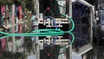 Warga Meksiko Berjuang Bersihkan Sisa Banjir Besar