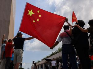 Warga Pro-Tiongkok Rayakan Hari Nasional ke-76 di Hong Kong