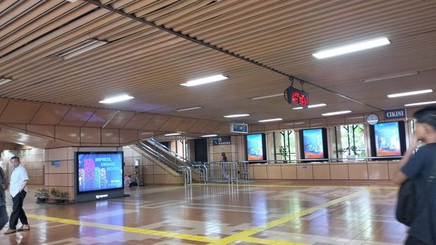 warna-warni stasiun arah maggarai-kota