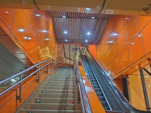 Warna-warni Stasiun Manggarai-Jakarta Kota yang Jarang Disadari
