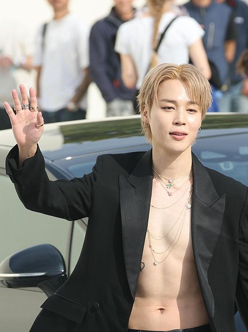 PARIS, FRANCE - OCTOBER 01: (EDITOR’S NOTE: Image has been retouched at the request of the client.)Jimin attends the Christian Dior Womenswear Spring/Summer 2026 show as part of Paris Fashion Week on October 01, 2025 in Paris, France. (Photo by Pascal Le Segretain/Getty Images for Dior)