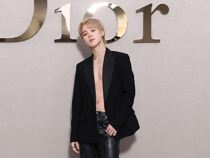 PARIS, FRANCE - OCTOBER 01: (EDITOR’S NOTE: Image has been retouched at the request of the client.)Jimin attends the Christian Dior Womenswear Spring/Summer 2026 show as part of Paris Fashion Week on October 01, 2025 in Paris, France. (Photo by Pascal Le Segretain/Getty Images for Dior)
