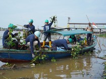 Peringati World Cleanup Day, Pusri Bersih-bersih Sungai Musi dan Dermaga