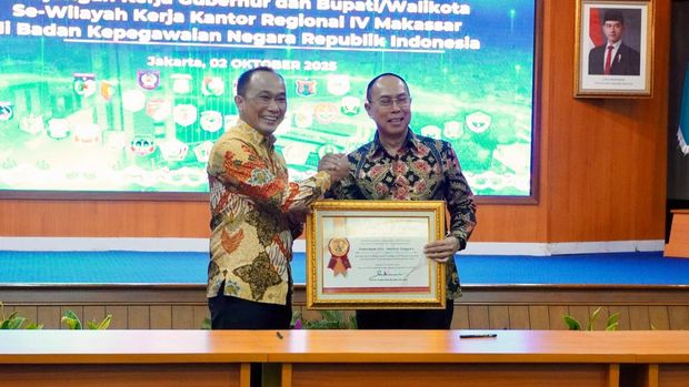 Gubernur Sulawesi Tenggara Andi Sumangerukka dan Kepala BKN Zudan Arif Fakrulloh.