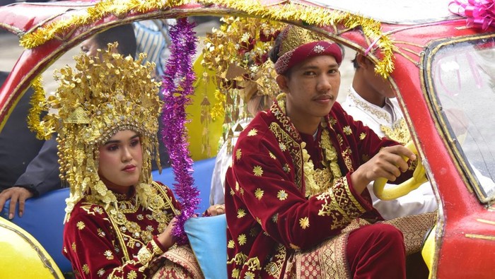 Arman dan Tia pasangan pengantin muda yang ikuti nikah massal di Palembang