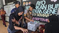 Kegiatan yang digagas pihak sekolah ini bertujuan sebagai sarana pendidikan demokrasi bagi pelajar. Melalui praktik langsung, siswa diajak memahami proses berdemokrasi, mulai dari kampanye, pemungutan suara, hingga penghitungan hasil. ANTARA FOTO/Makna Zaezar